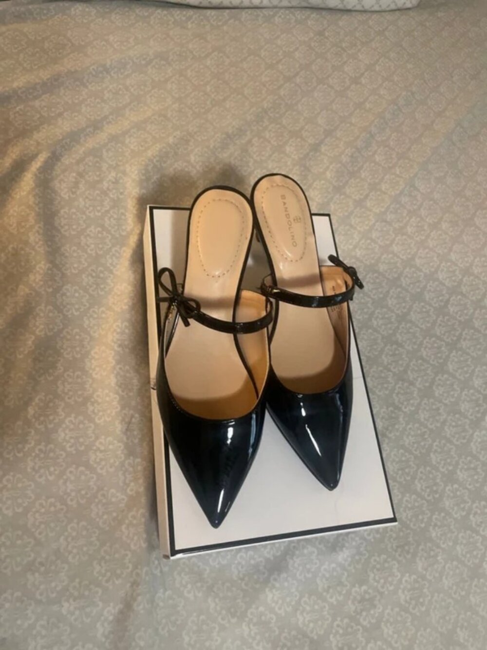Bandolino Black Patent Pointed-Toe Heels – Chic & Elegant